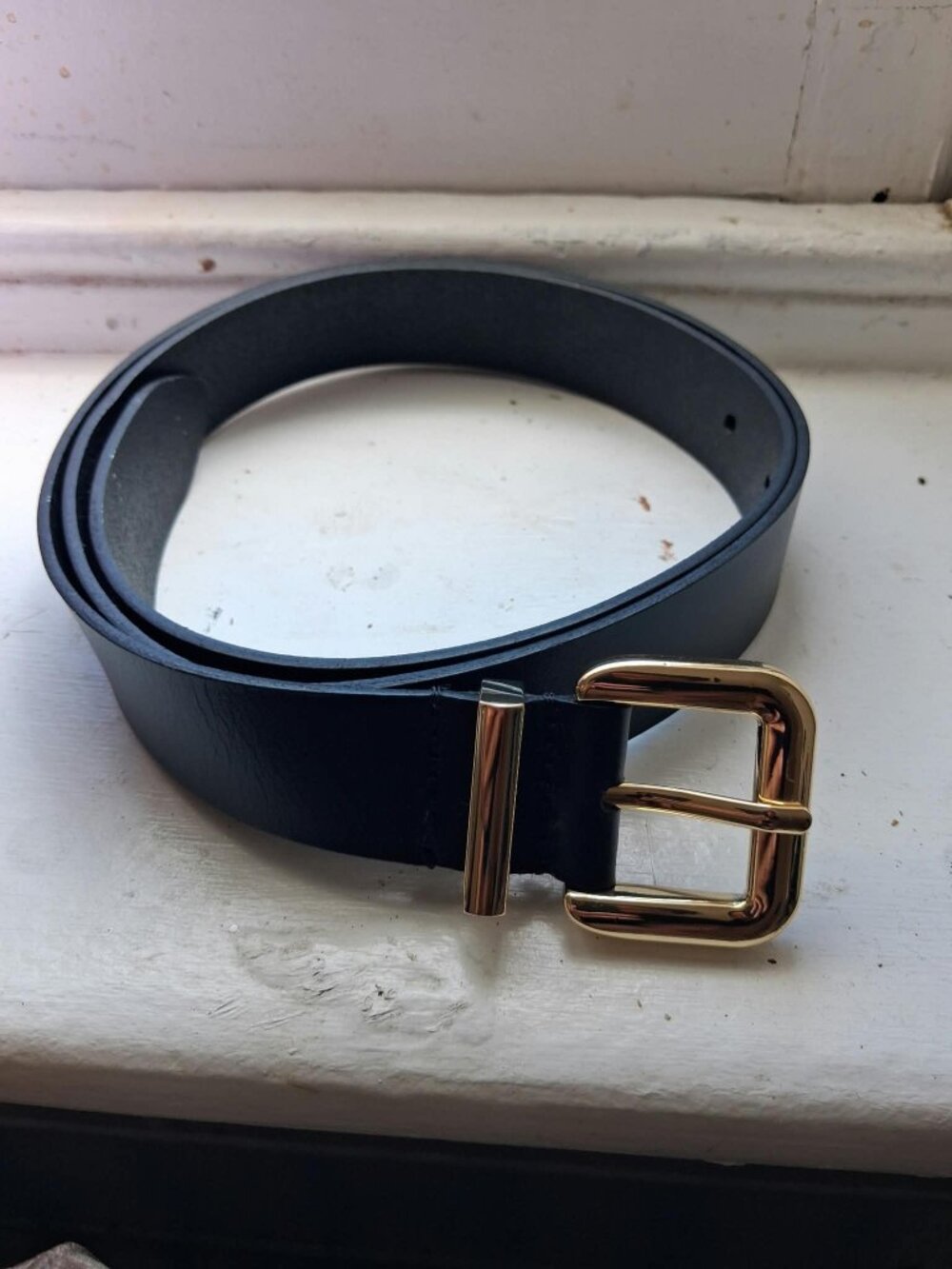 H&M 100% leather belt with gold hardware